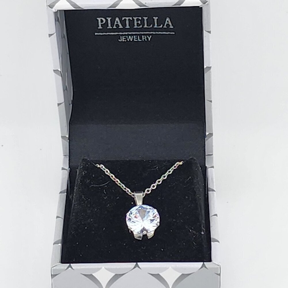 Timeless Beauty: The Gemstone Adornment Necklace